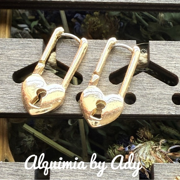 Alquimia Gold Heart Lock Earrings - Picture 1 of 5